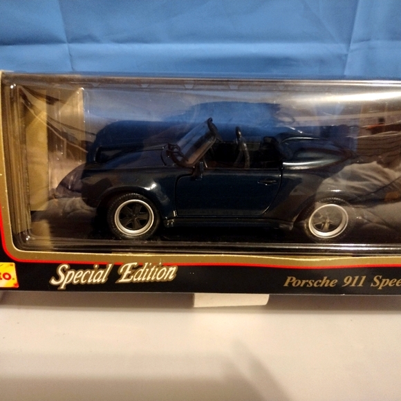 Maisto Other - Maisto 1989 Porsche 911 Speedster